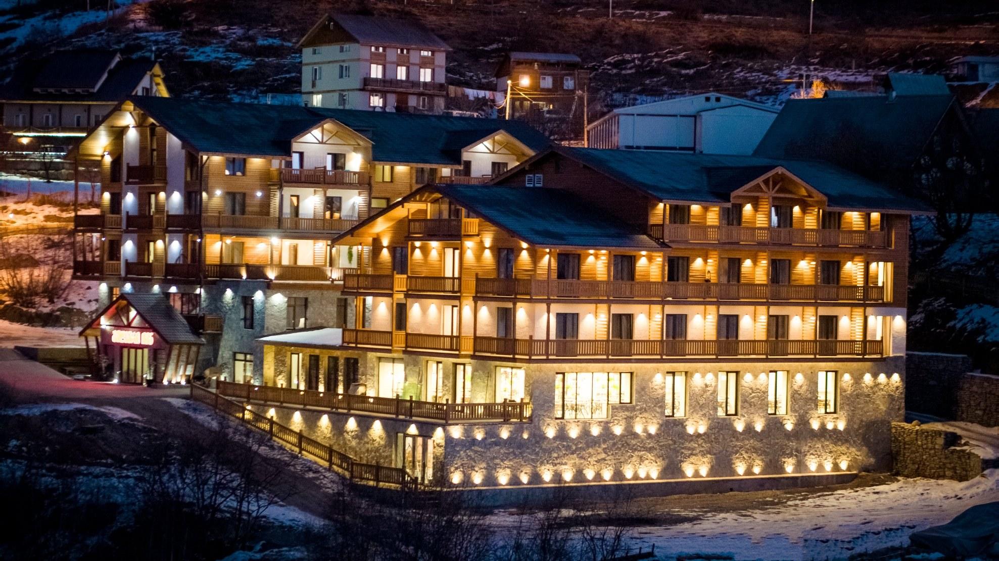 Gudauri Inn Exterior foto The hotel complex at the resort